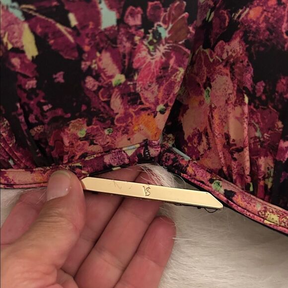 Victoria secret push up 2 piece swim suit size L
38D
Extra leopard swim bra - Picture 8 of 10